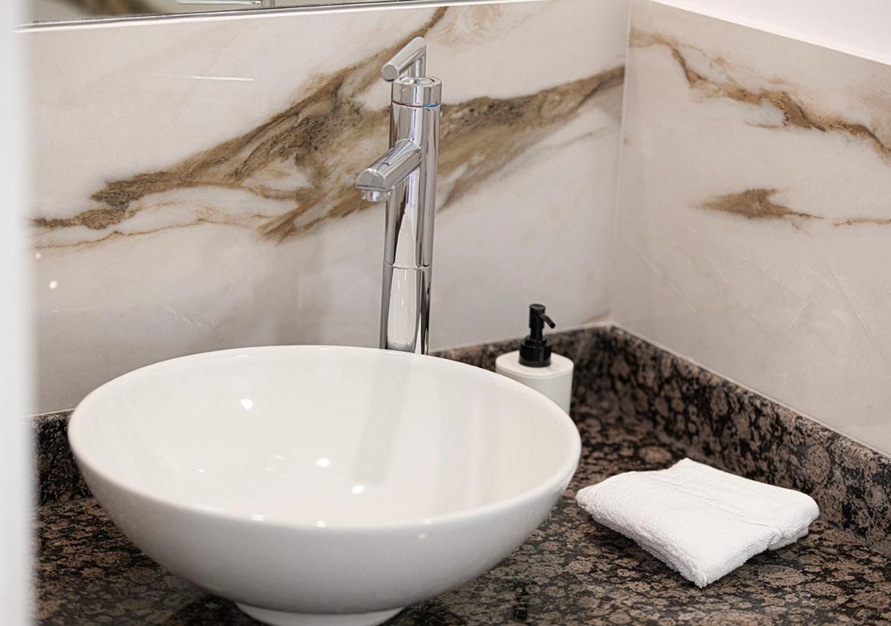 Luxury Beachfront 2Bd Apt, Shams, Jbr ドバイ エクステリア 写真