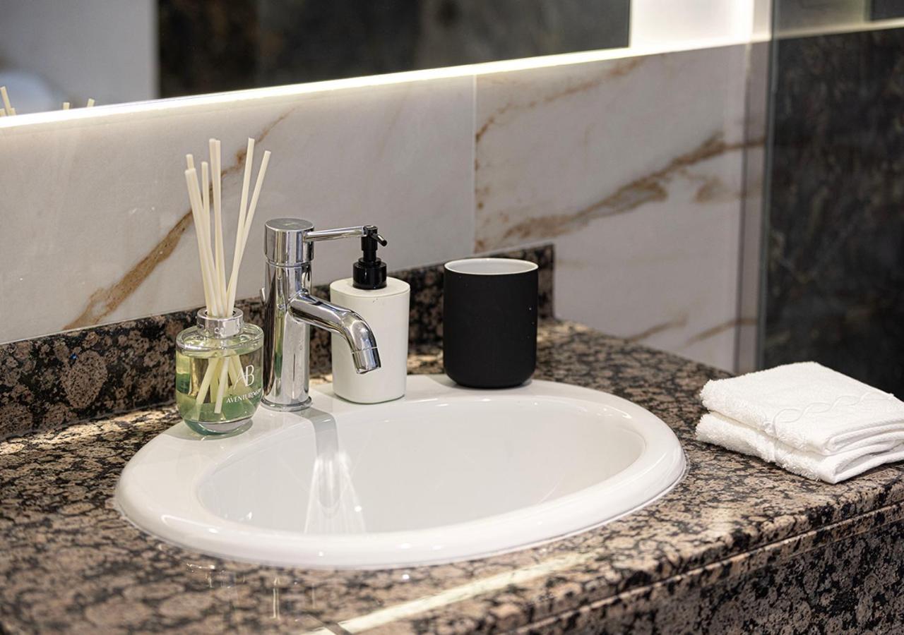 Luxury Beachfront 2Bd Apt, Shams, Jbr ドバイ エクステリア 写真